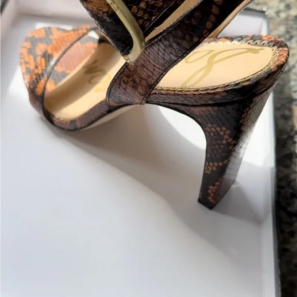 Sam Edelman new in box leather sandals, size 10. Tried, but never worn out. - Picture 3 of 6